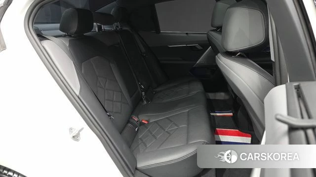 BMW 5 Series (G60) 2023 Белый из Кореи, фото 3