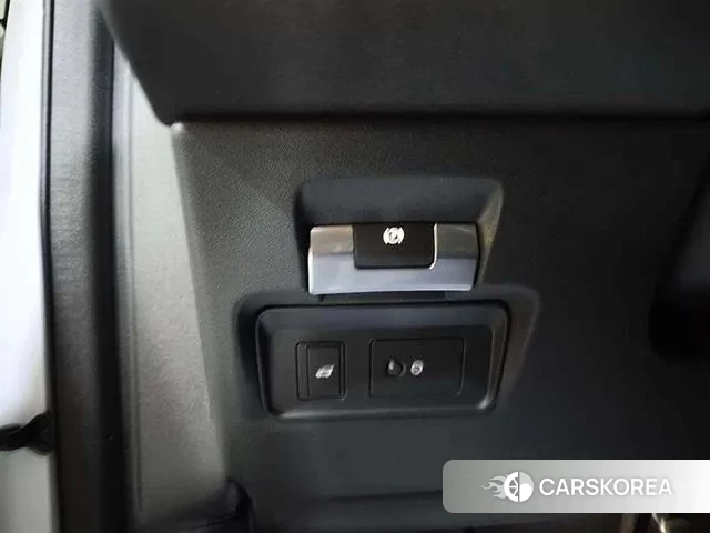 Land Rover Discovery Sports 2nd Generation 2023 Белый из Кореи, фото 3