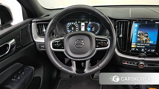 Volvo XC60 second Generation 2021 Белый из Кореи, фото 3