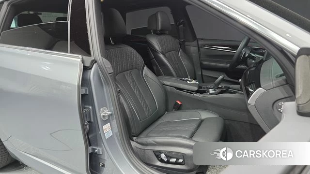 BMW 6 Series GT (G32) 2024 Серебристо-серый из Кореи, фото 3