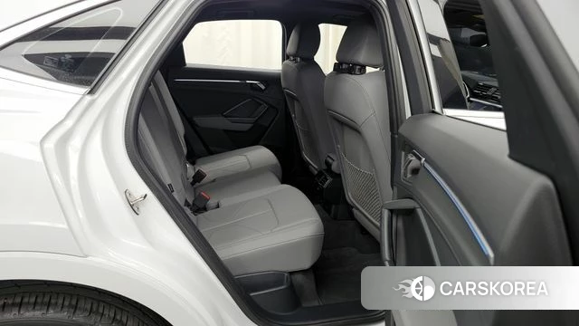 Audi Q3 (F3) 2023 Белый из Кореи, фото 3