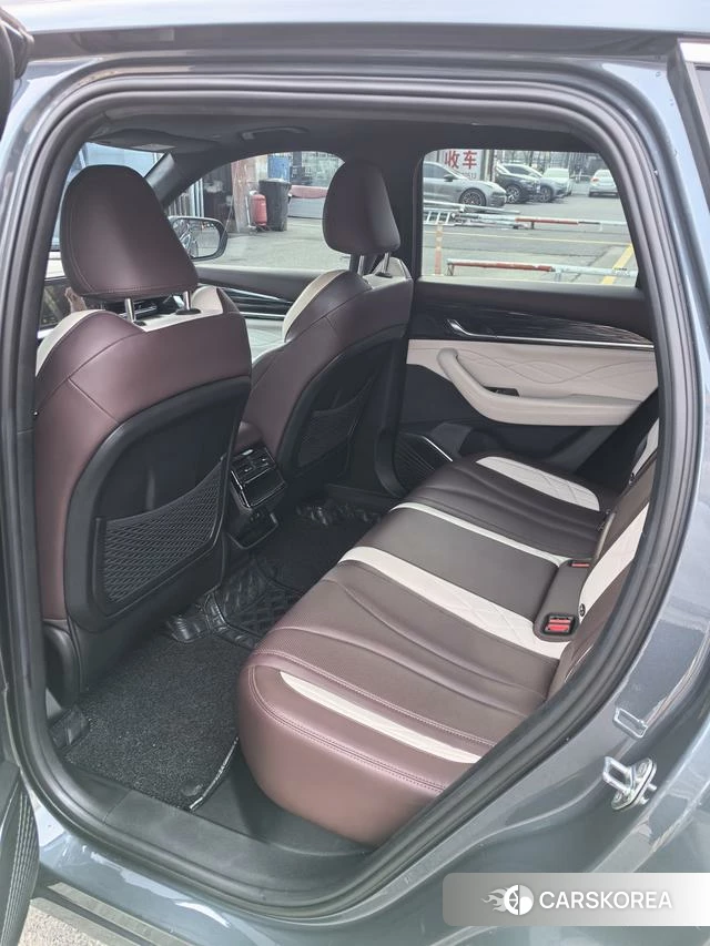 Geely Automobile Xingyue L 2022 Темно-серый из Китая, фото 3