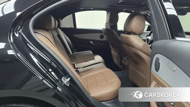 Mercedes-Benz E-Class W213 2021 Черный из Кореи, фото 3