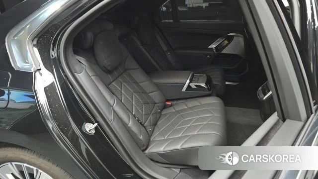 BMW 7 Series (G70) 2023 Черный из Кореи, фото 3