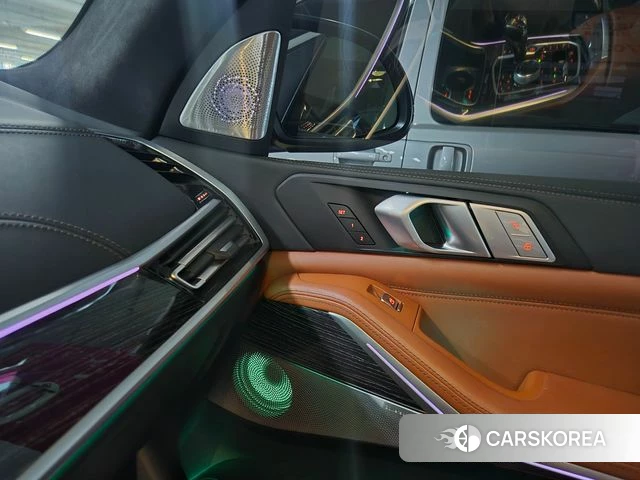 BMW X7 (G07) 2022 Серебристо-серый из Кореи, фото 3