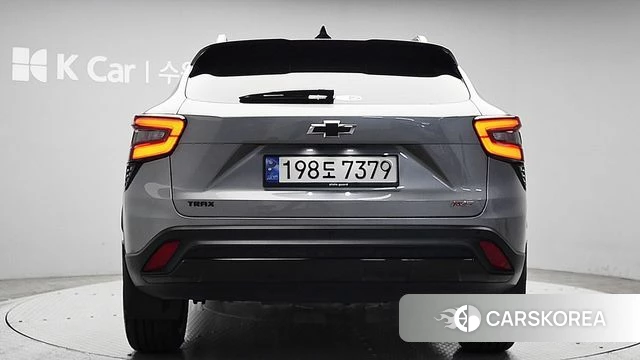Chevrolet (GM Daewoo) Trax Crossover 2023 Серебристо-серый из Кореи, фото 3