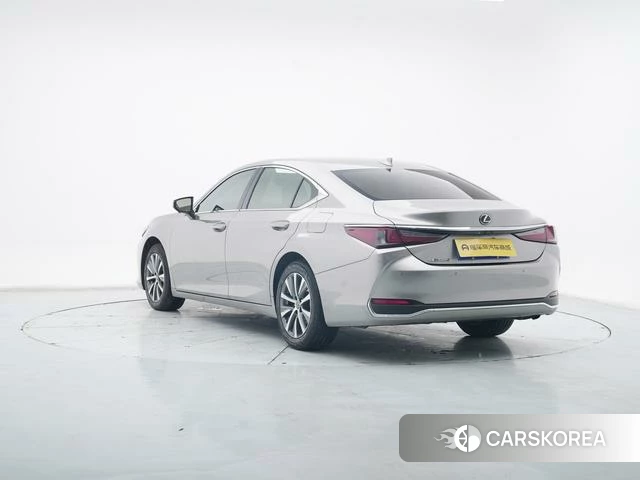 Lexus ES 2021 Серебристо-серый из Китая, фото 3