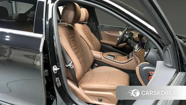 Mercedes-Benz E-Class W213 2023 Черный из Кореи, фото 3