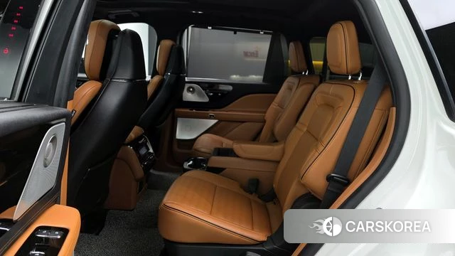 Lincoln Aviator 2nd generation 2023 Белый из Кореи, фото 3