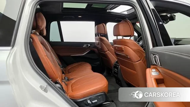 BMW X7 (G07) 2023 Белый из Кореи, фото 3