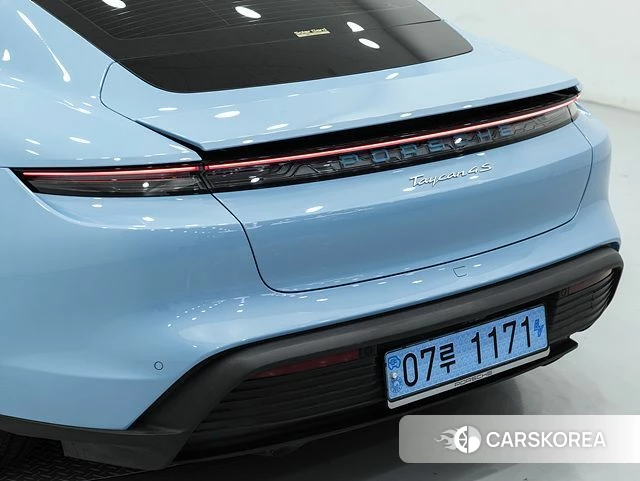 Porsche Taycan 2022 Небесно-голубой из Кореи, фото 3
