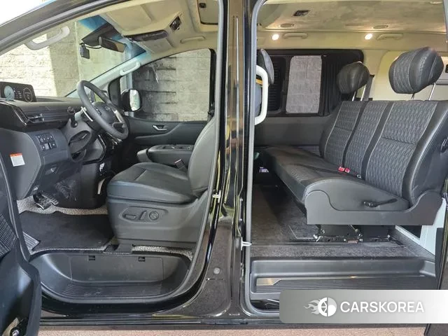 Hyundai Staria 2023 Черный из Кореи, фото 3