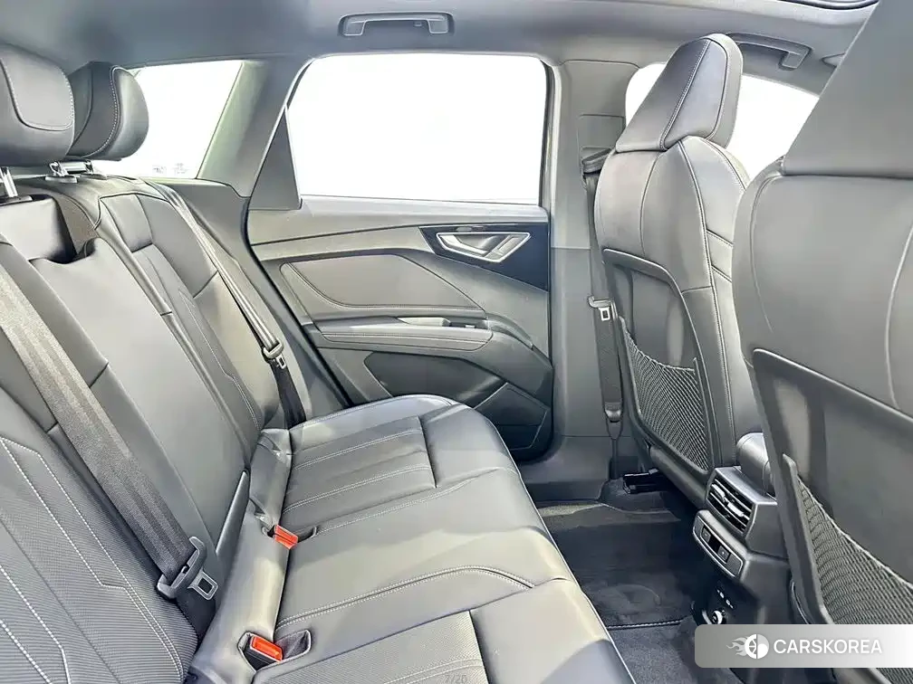 Audi Q4 e-tron 2024 Silver/gray из Китая, фото 3
