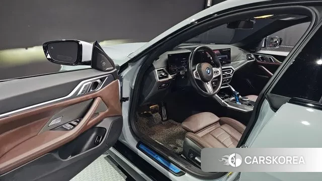 BMW i4 2022 Серебристо-серый из Кореи, фото 3