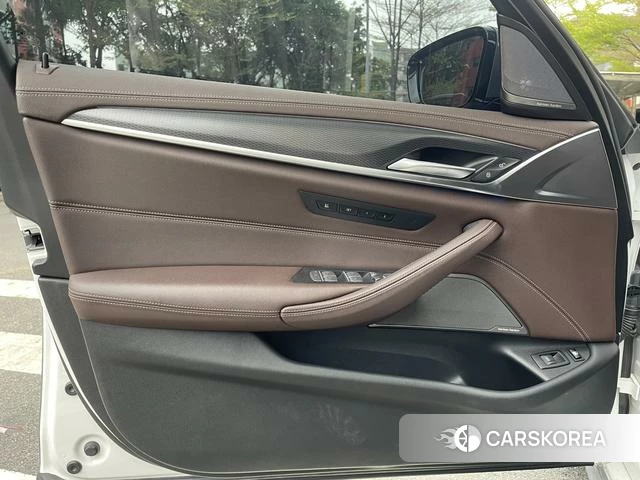 BMW 5 series PHEV 2021 Белый из Китая, фото 3