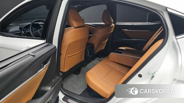 Toyota Camry (XV80) 2026 Белый из Кореи, фото 3