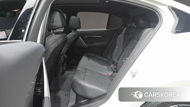 BMW 5 Series (G60) 2025 Белый из Кореи, фото 3