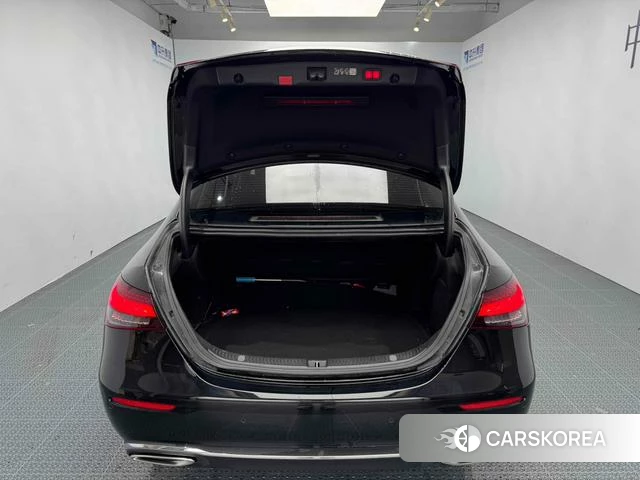 Mercedes-Benz E-class 2023 Черный из Китая, фото 3