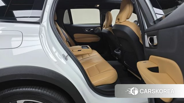 Volvo V60 Cross-Country 2nd Generation 2019 Белый из Кореи, фото 3