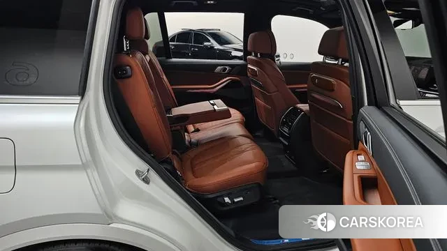 BMW X7 (G07) 2024 Белый из Кореи, фото 3