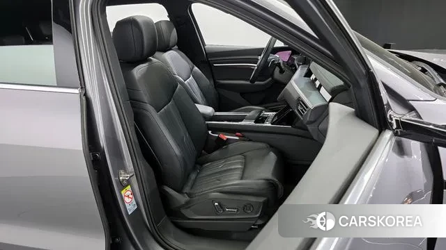 Audi e-Tron 2022 Серебристо-серый из Кореи, фото 3