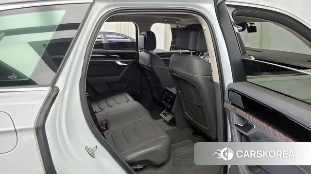 Volkswagen Touareg 3rd generation 2021 Белый из Кореи, фото 3