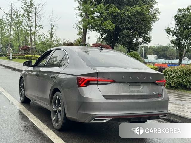 Skoda Octavia 2021 Темно-серый из Китая, фото 3