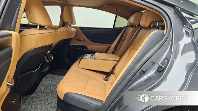 Lexus ES300h 7th generation 2024 Серый из Кореи, фото 3