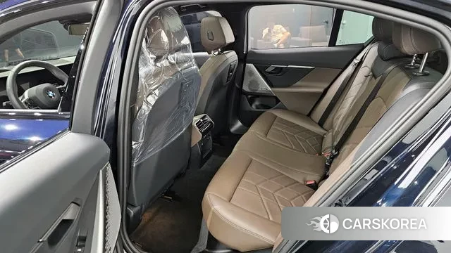 BMW 5 Series (G60) 2024 Черный из Кореи, фото 3