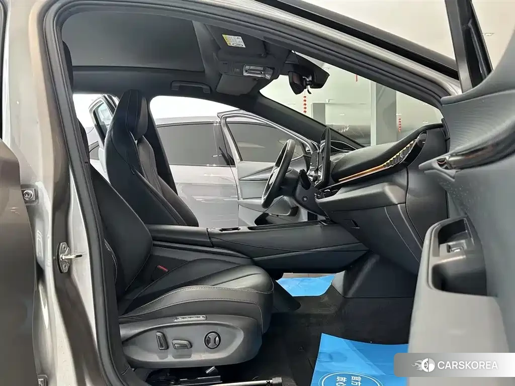 Volkswagen ID. UNYX 2025 Champagne/brown из Китая, фото 3