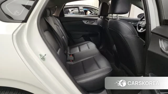 Kia The New K3 2nd generation 2021 Белый из Кореи, фото 3