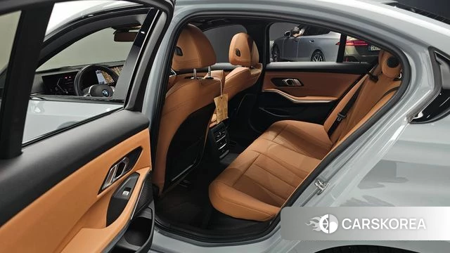BMW 3 Series (G20) 2023 Серебристо-серый из Кореи, фото 3