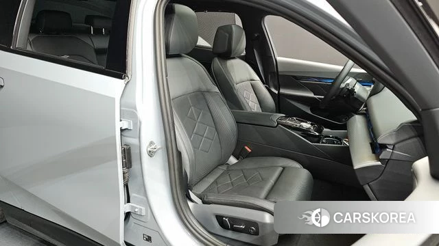 BMW 5 Series (G60) 2025 Серебристо-серый из Кореи, фото 3