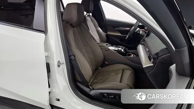 BMW 5 Series (G60) 2024 Белый из Кореи, фото 3