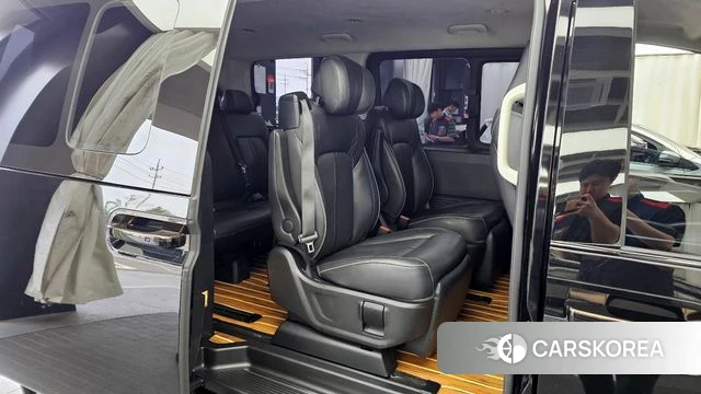 Hyundai Staria 2023 Черный из Кореи, фото 3