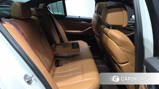 BMW 5 Series (G30) 2022 Белый из Кореи, фото 3