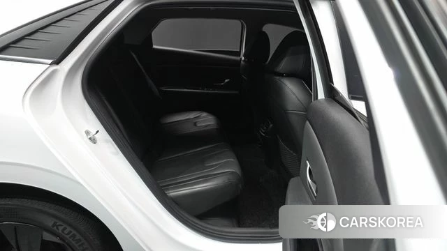 Hyundai Avante Hybrid (CN7) 2022 Белый из Кореи, фото 3