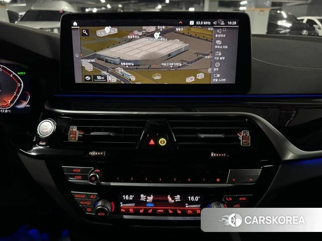 BMW 5 Series (G30) 2022 Серебристо-серый из Кореи, фото 3