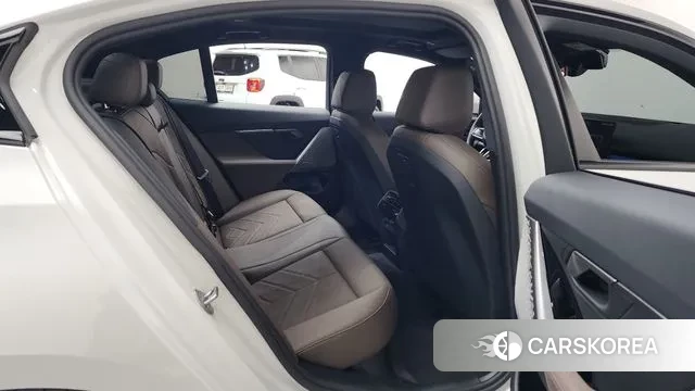 BMW 5 Series (G60) 2025 Белый из Кореи, фото 3