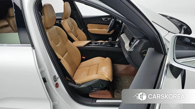 Volvo XC60 second Generation 2020 Белый из Кореи, фото 3