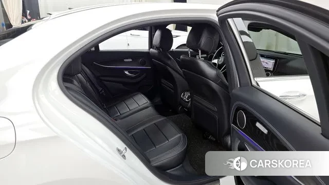 Mercedes-Benz E-Class W213 2023 Белый из Кореи, фото 3