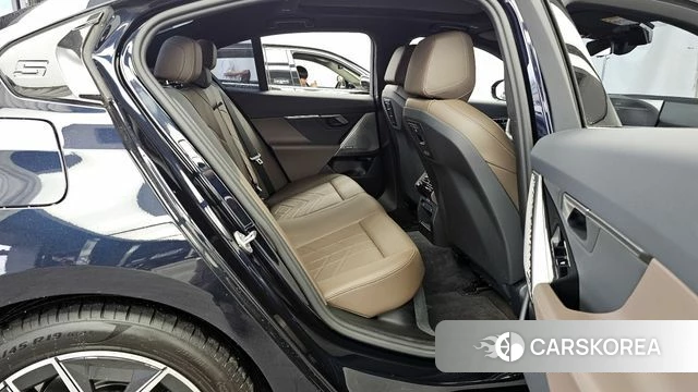 BMW 5 Series (G60) 2025 Черный из Кореи, фото 3