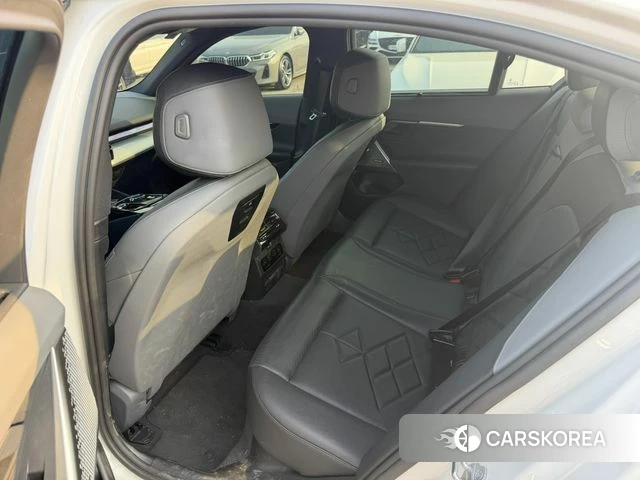 BMW 5 Series (G60) 2024 Белый из Кореи, фото 3