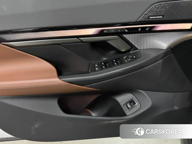 BMW 5 Series (G60) 2025 Белый из Кореи, фото 3