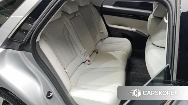 Hyundai Grandeur (GN7) 2023 Серебристо-серый из Кореи, фото 3