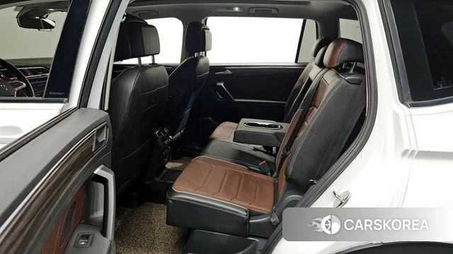 Volkswagen Tiguan Allspace 2024 Белый из Кореи, фото 3