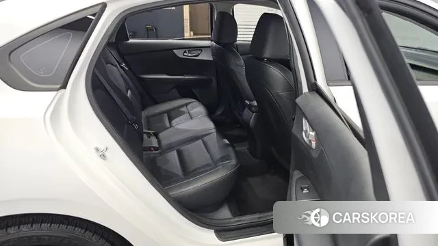 Kia The New K3 2nd generation 2021 Белый из Кореи, фото 3