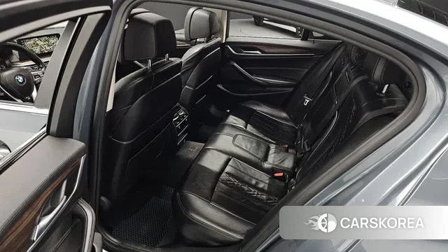 BMW 5 Series (G30) 2018 Цвет галактики из Кореи, фото 3