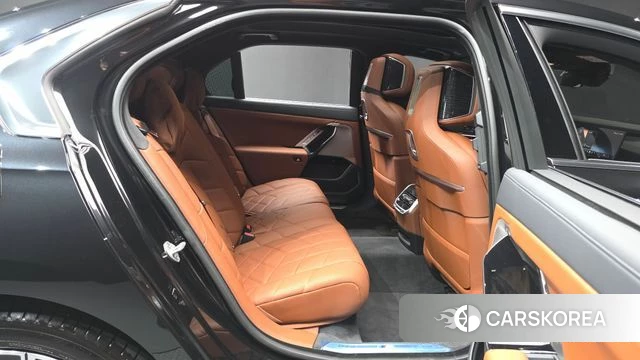 BMW 7 Series (G70) 2025 Черный из Кореи, фото 3