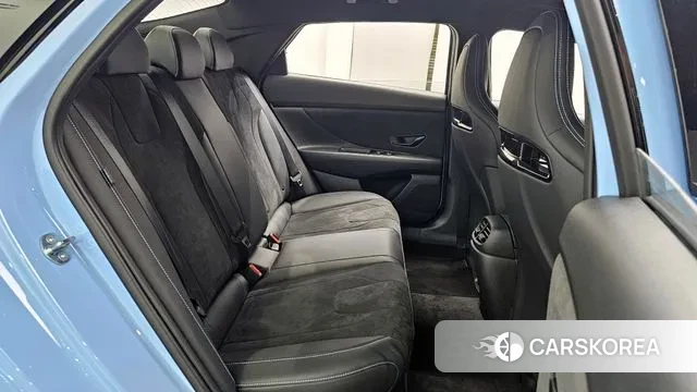 Hyundai The New Avante (CN7) 2025 Светло-серебряный цвет из Кореи, фото 3